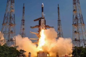 chandrayaan-3-latest-updates-isro-reveals-stunning-images-of-the-earth-and-the-moon